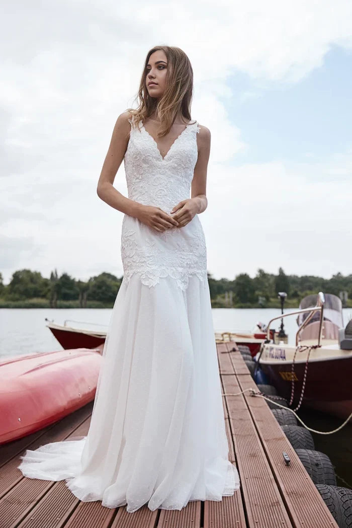 Vestidos de novia de tul con encaje y corpiño de sirena y cola de corte